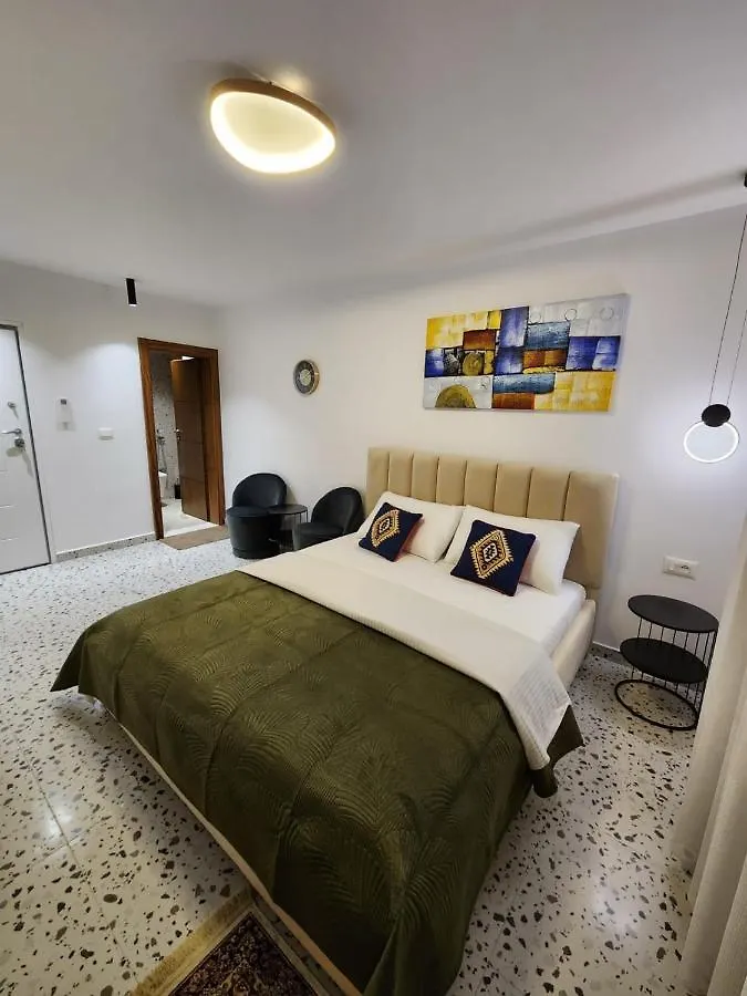 Pietro Guesthouse 2 contacts